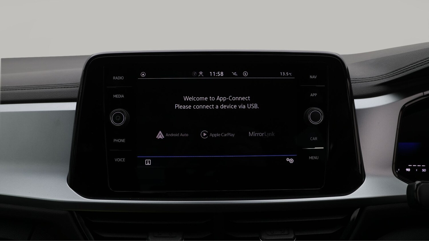 Used Volkswagen T-Roc 2023 for sale - 77293918: Photo 25