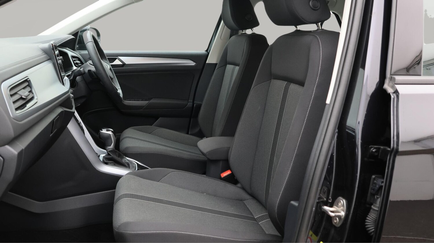 Used Volkswagen T-Roc 2024 for sale - 76743290: Photo 15