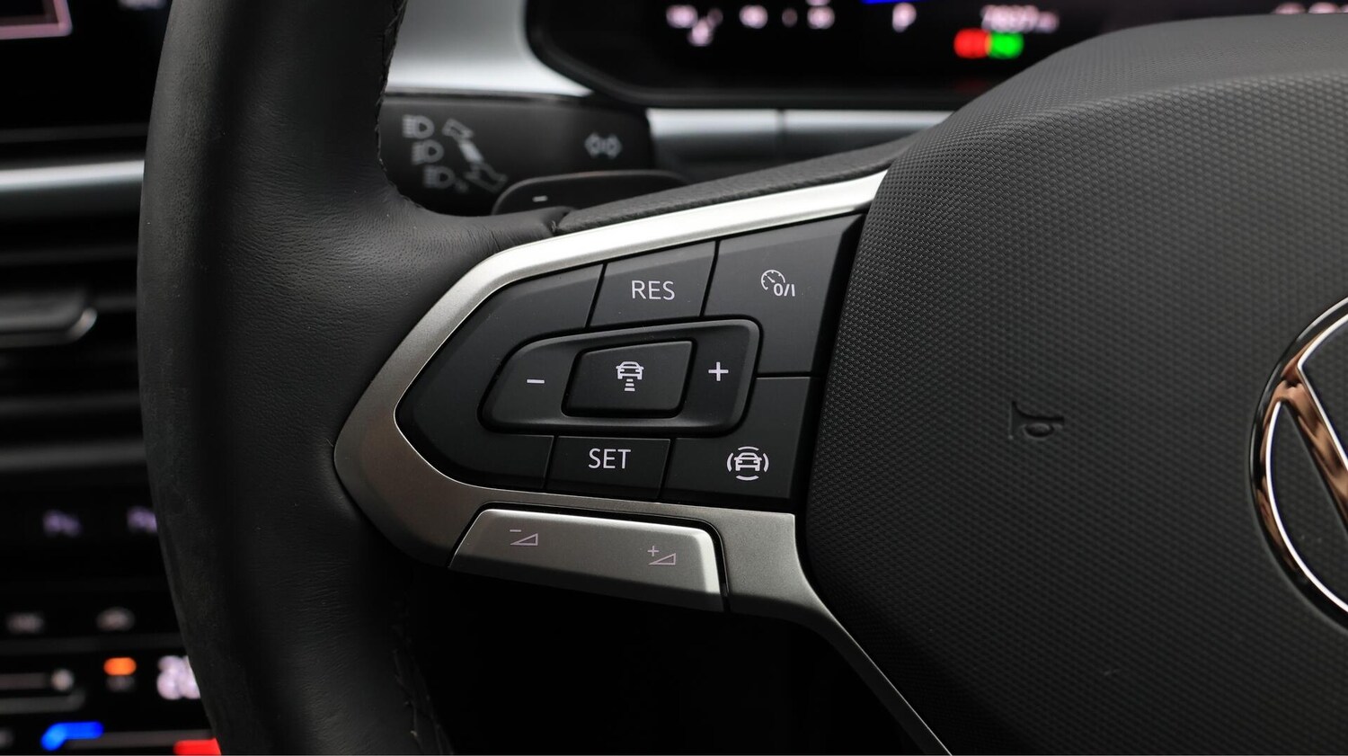 Used Volkswagen T-Roc 2024 for sale - 76743290: Photo 23