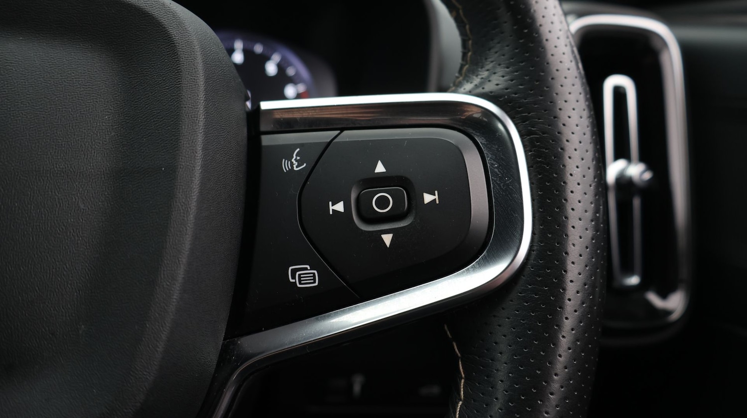 Used Volvo XC40 for sale - 77461003: Photo 21