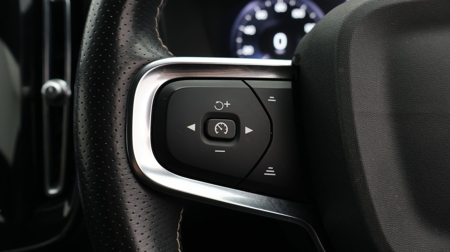 Used Volvo XC40 for sale - 77461003: Photo 23