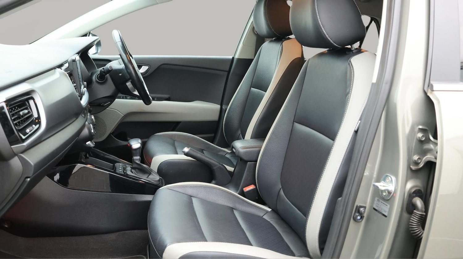Used Kia Stonic 2020 for sale - 76059651: Photo 15