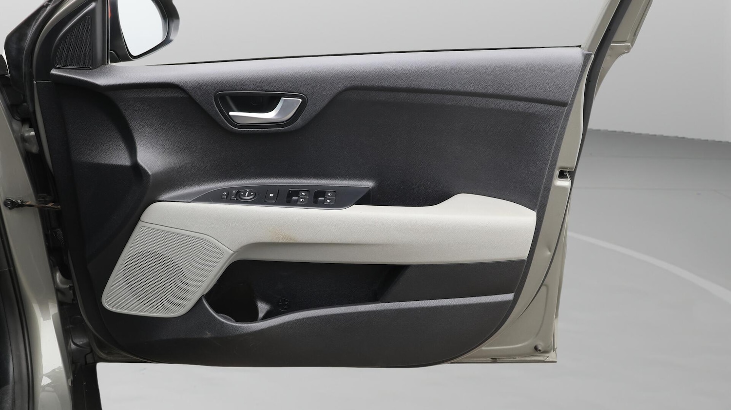 Used Kia Stonic 2020 for sale - 76059651: Photo 16