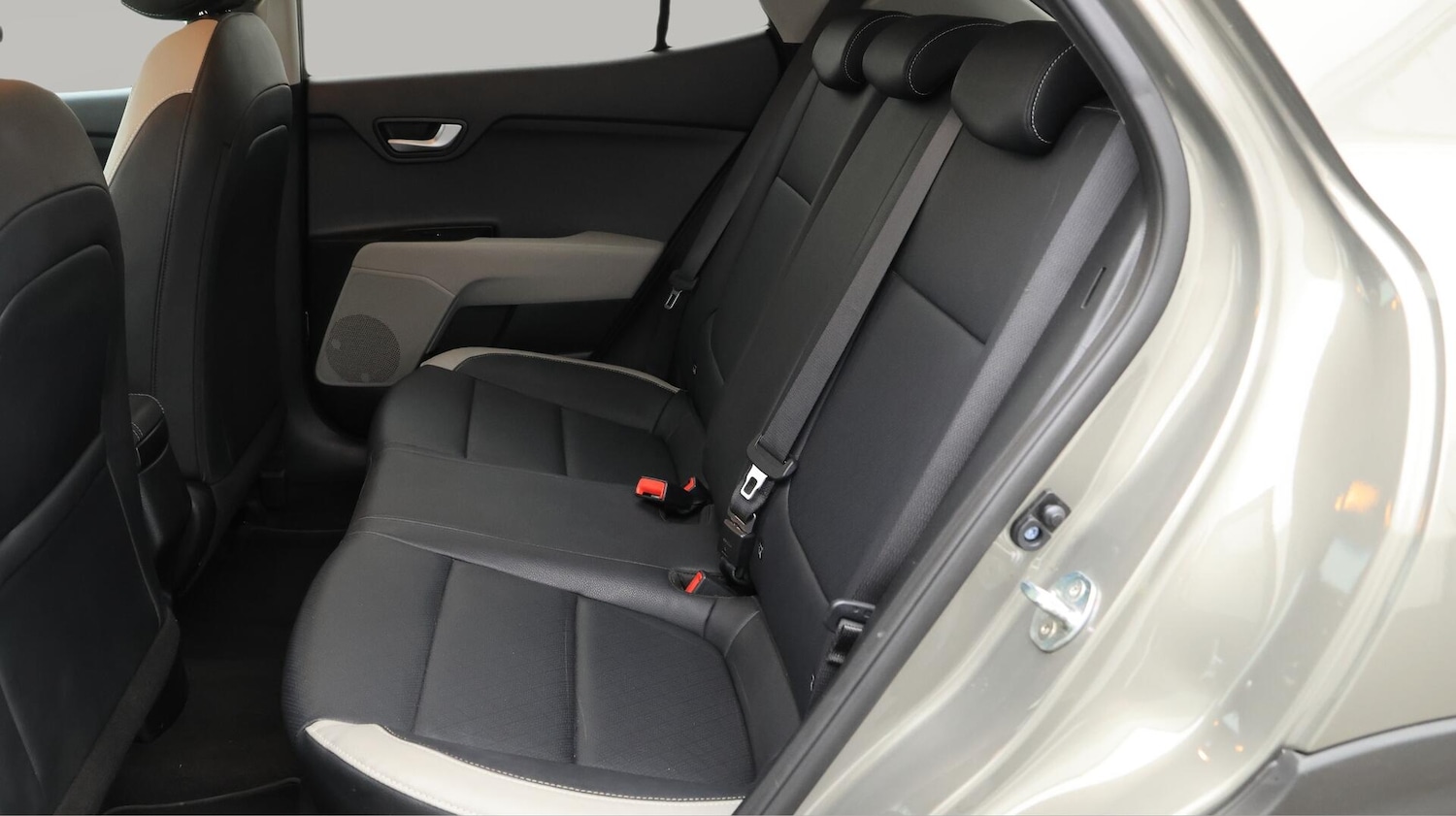 Used Kia Stonic 2020 for sale - 76059651: Photo 17