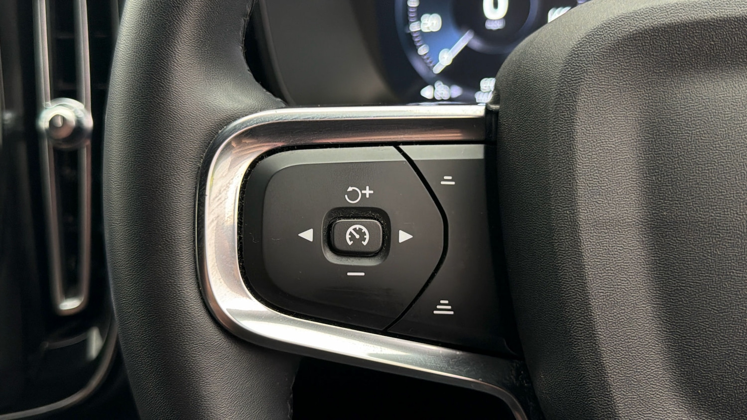 Used Volvo XC40 2022 for sale - 78183129: Photo 23