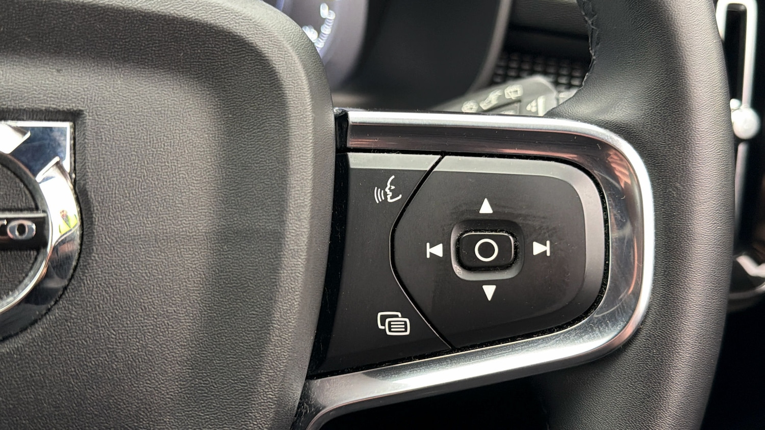 Used Volvo XC40 2022 for sale - 78183129: Photo 24