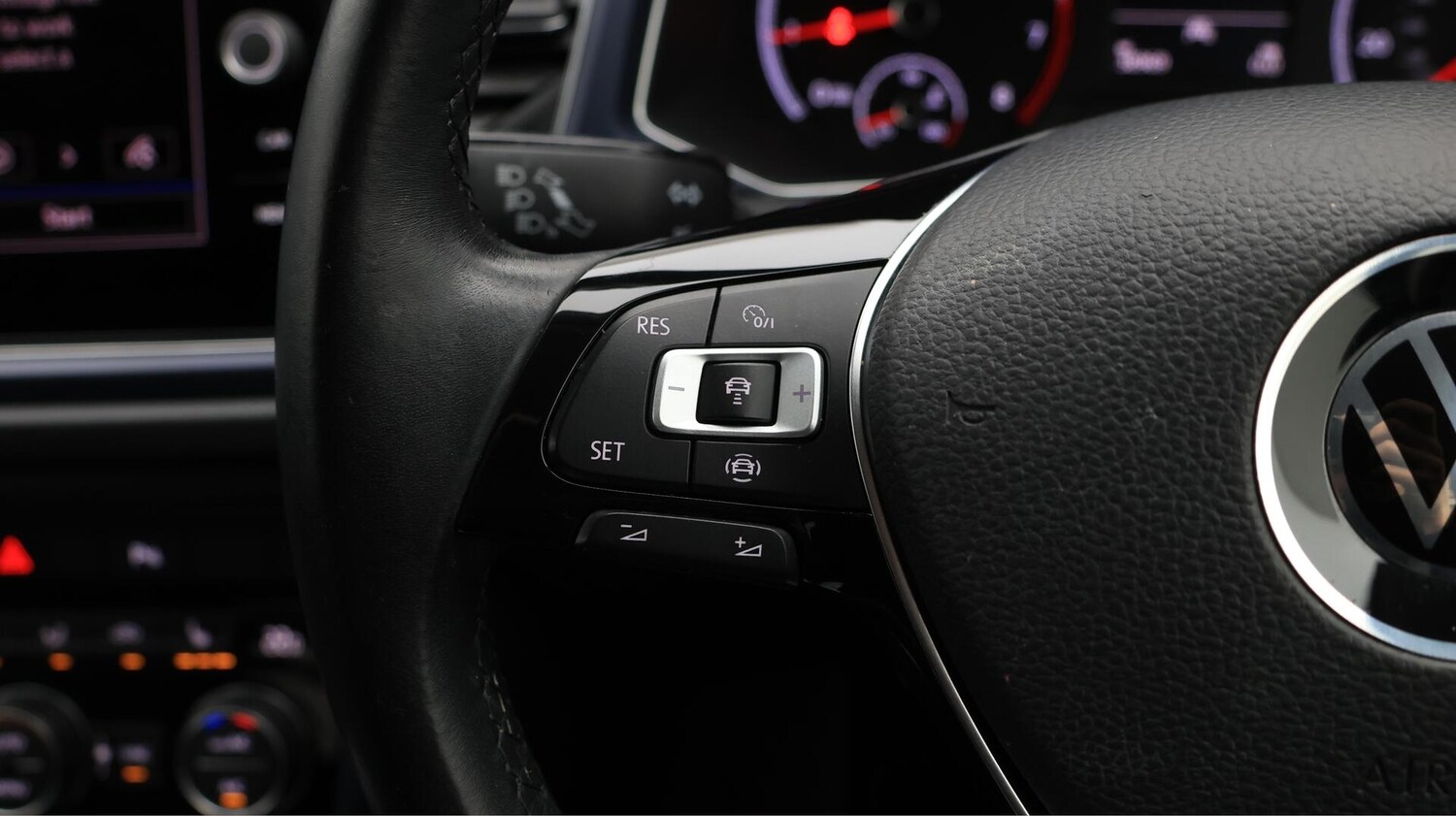 Used Volkswagen T-Roc 2021 for sale - 76348843: Photo 24