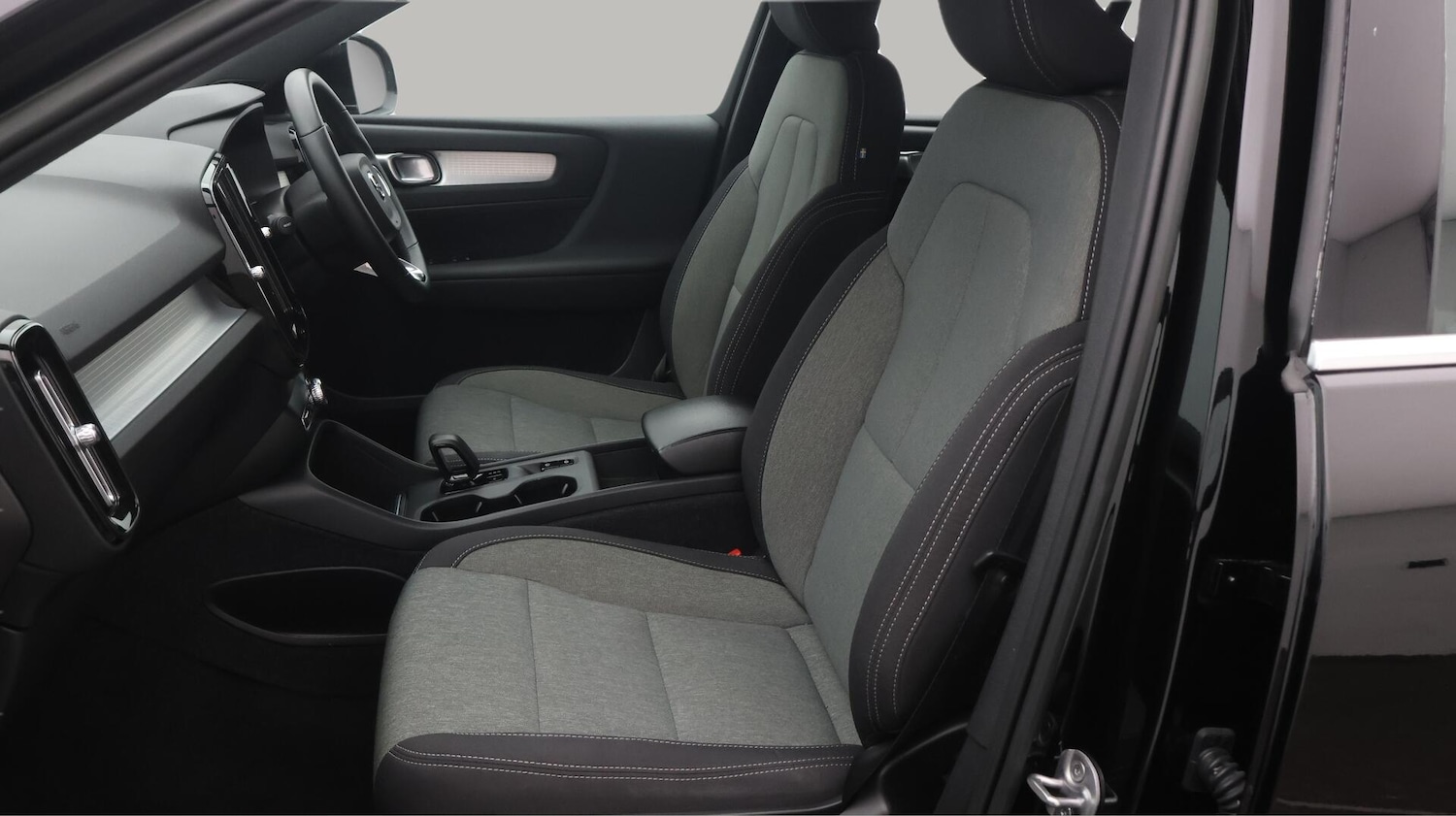 Used Volvo XC40 2022 for sale - 76646301: Photo 15