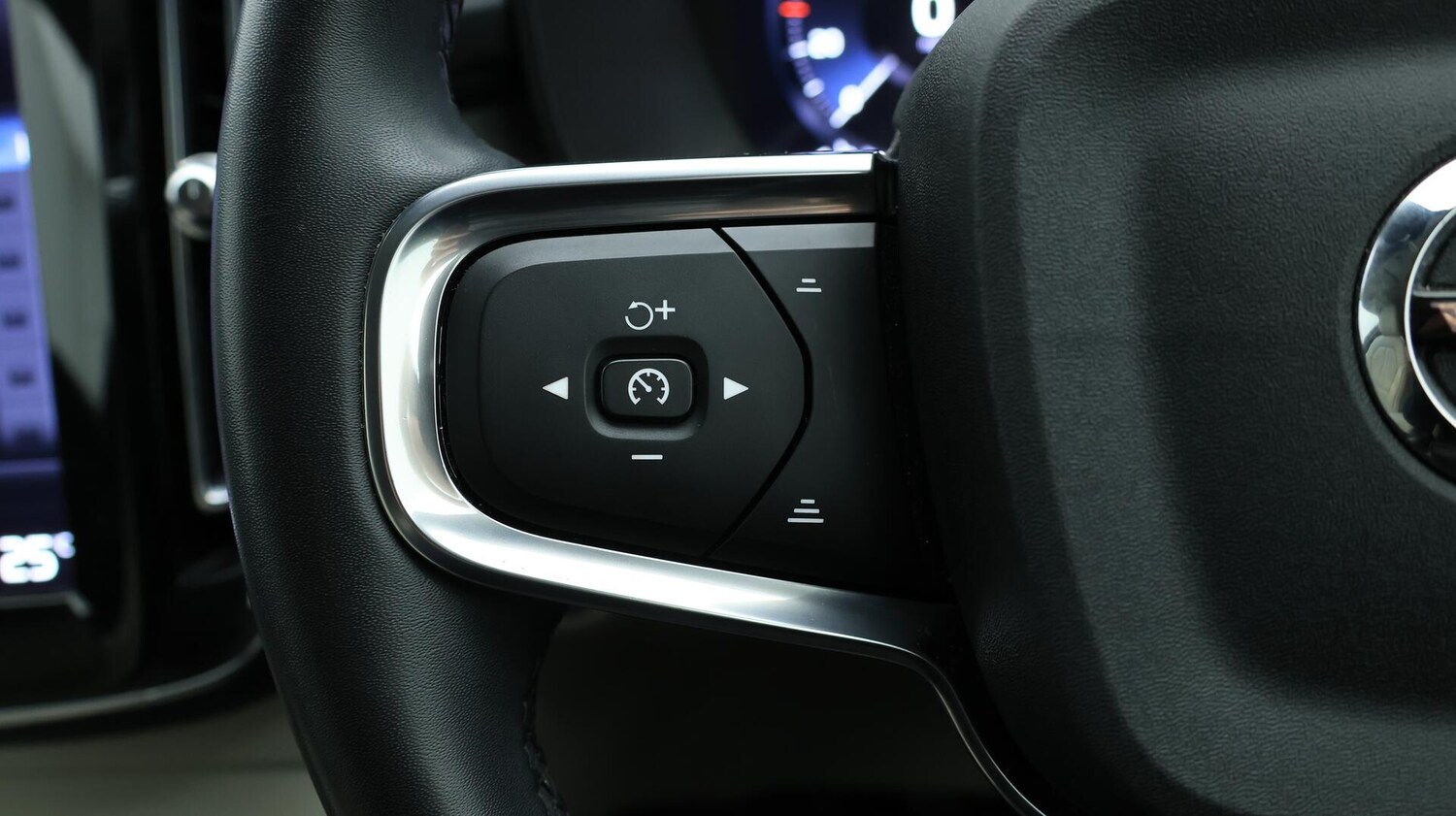 Used Volvo XC40 2022 for sale - 76059815: Photo 25