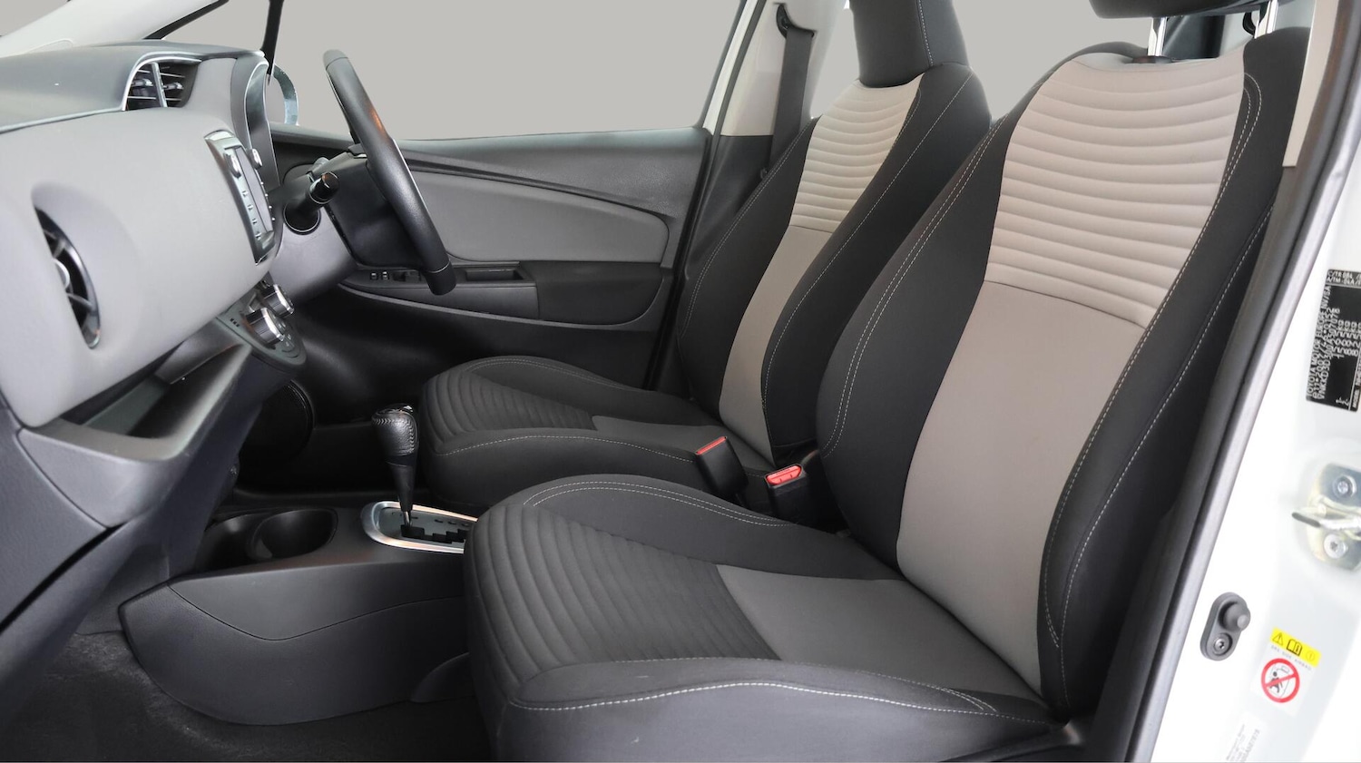 Used Toyota Yaris 2018 for sale - 76585380: Photo 15