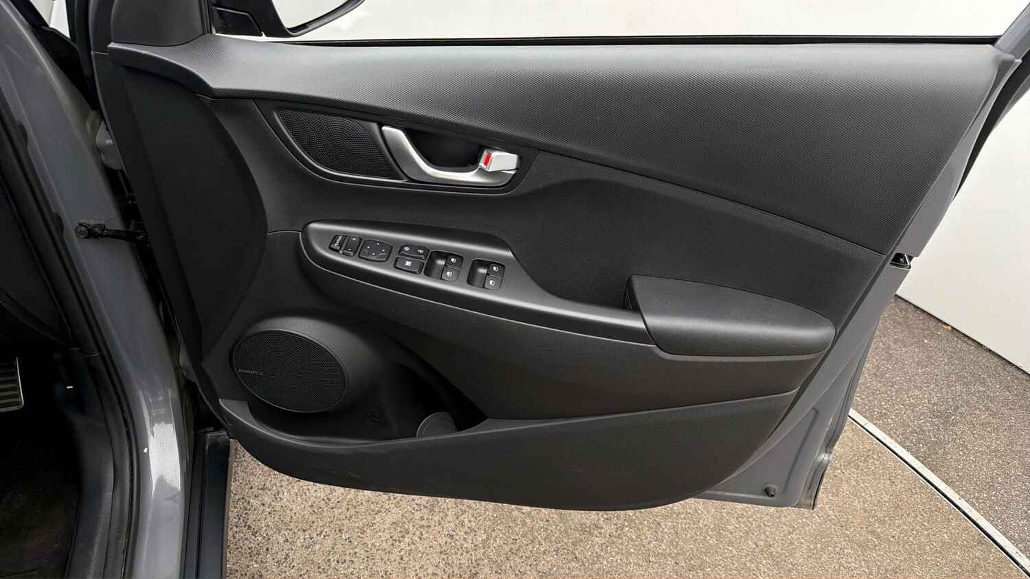 Used Hyundai KONA 2023 for sale - 77943923: Photo 14