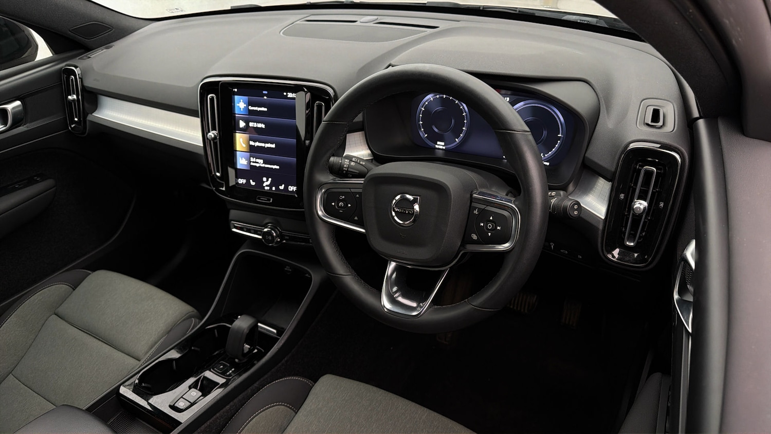 Used Volvo XC40 2022 for sale - 77935951: Photo 9