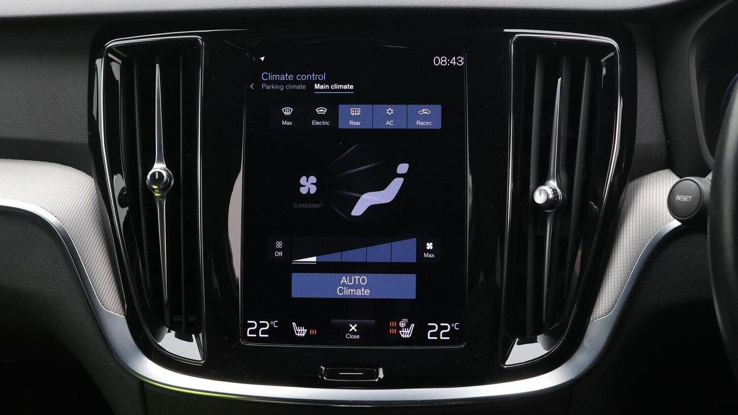 Used Volvo V60 2021 for sale - 76538732: Photo 13