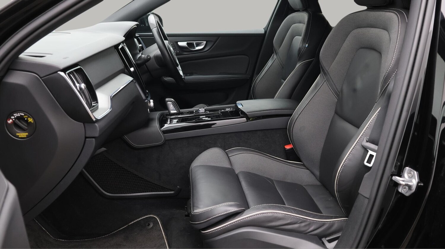 Used Volvo V60 2021 for sale - 76538732: Photo 15