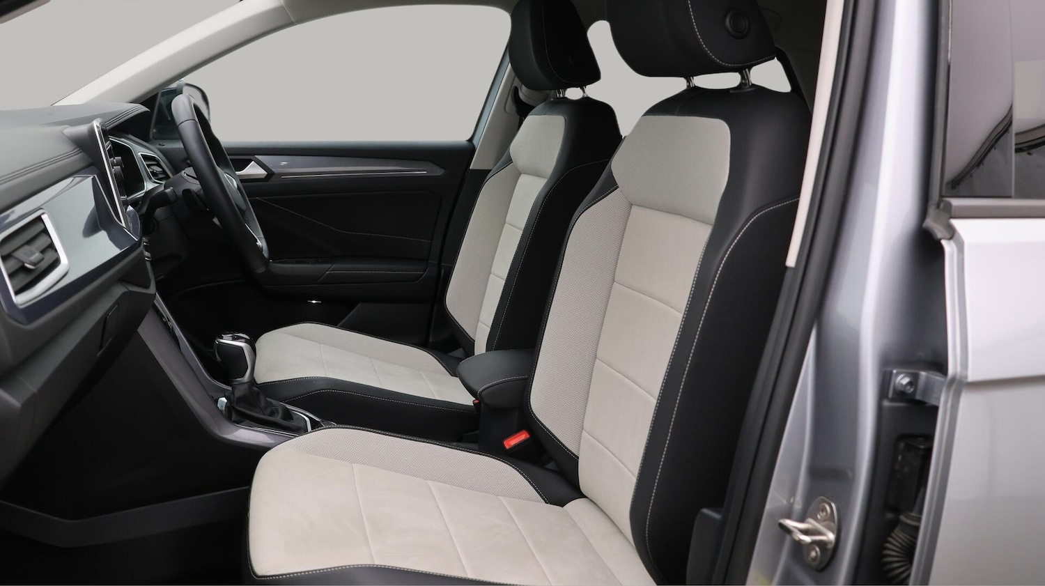 Used Volkswagen T-Roc 2022 for sale - 76370233: Photo 15