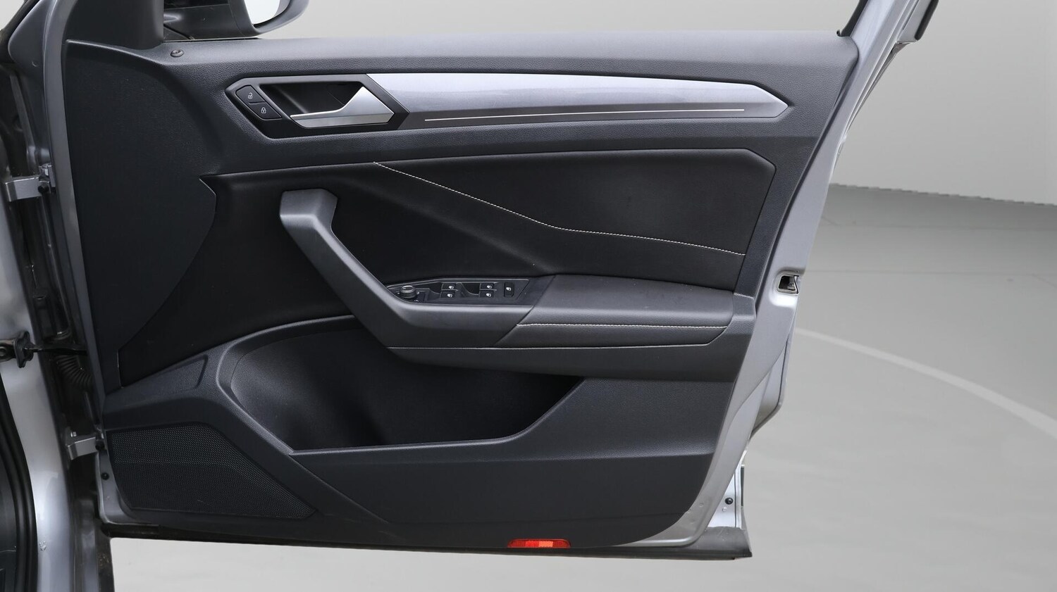 Used Volkswagen T-Roc 2022 for sale - 76370233: Photo 16