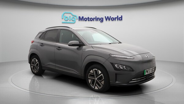 Used Hyundai KONA 2022 for sale - 76306235: Photo 2