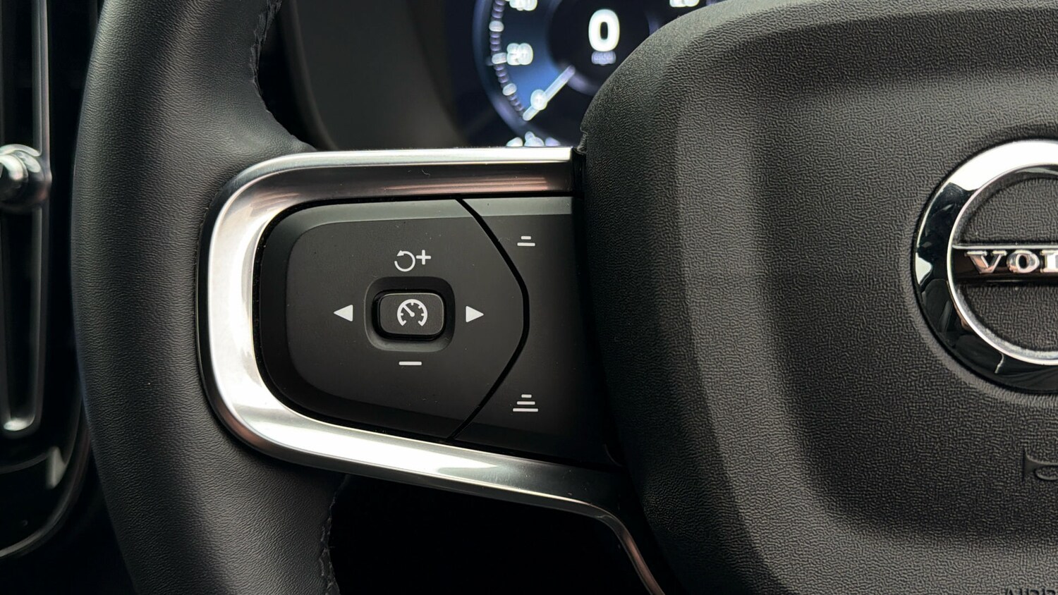 Used Volvo XC40 2022 for sale - 77932483: Photo 21