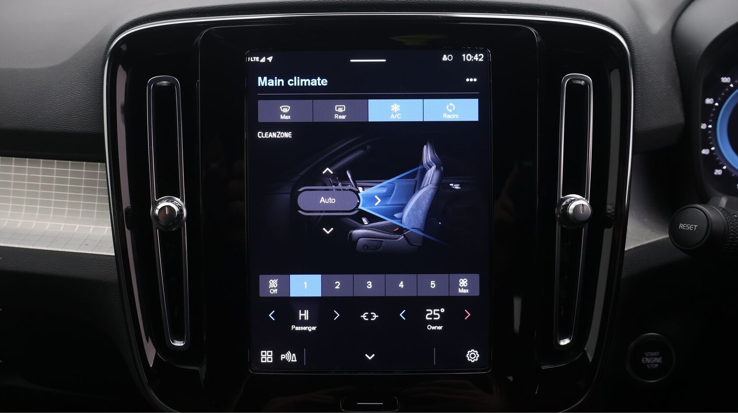 Used Volvo XC40 2023 for sale - 77181541: Photo 12