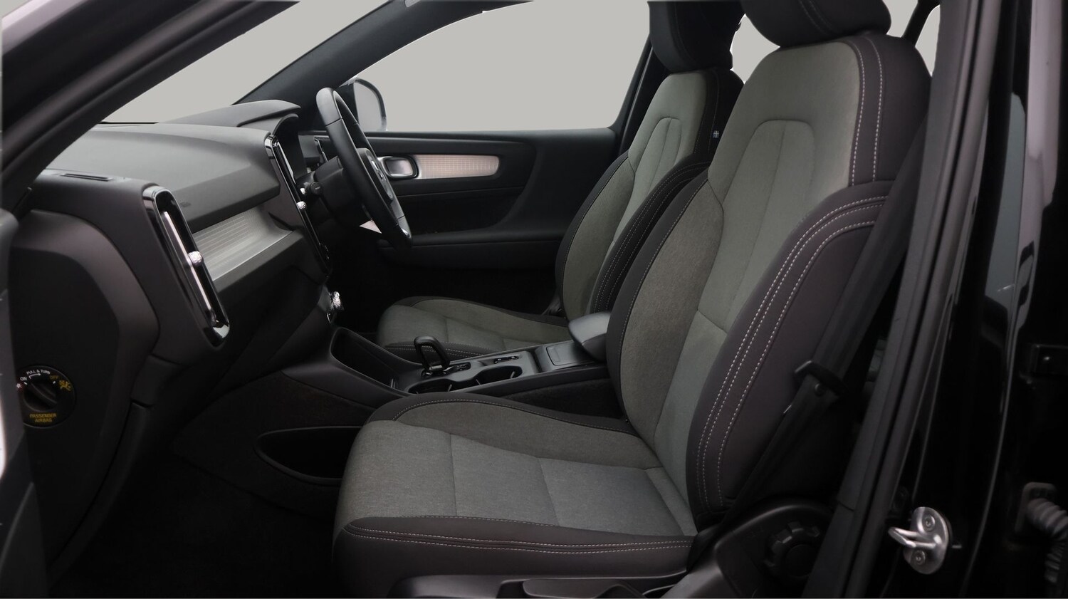 Used Volvo XC40 2023 for sale - 77181541: Photo 14