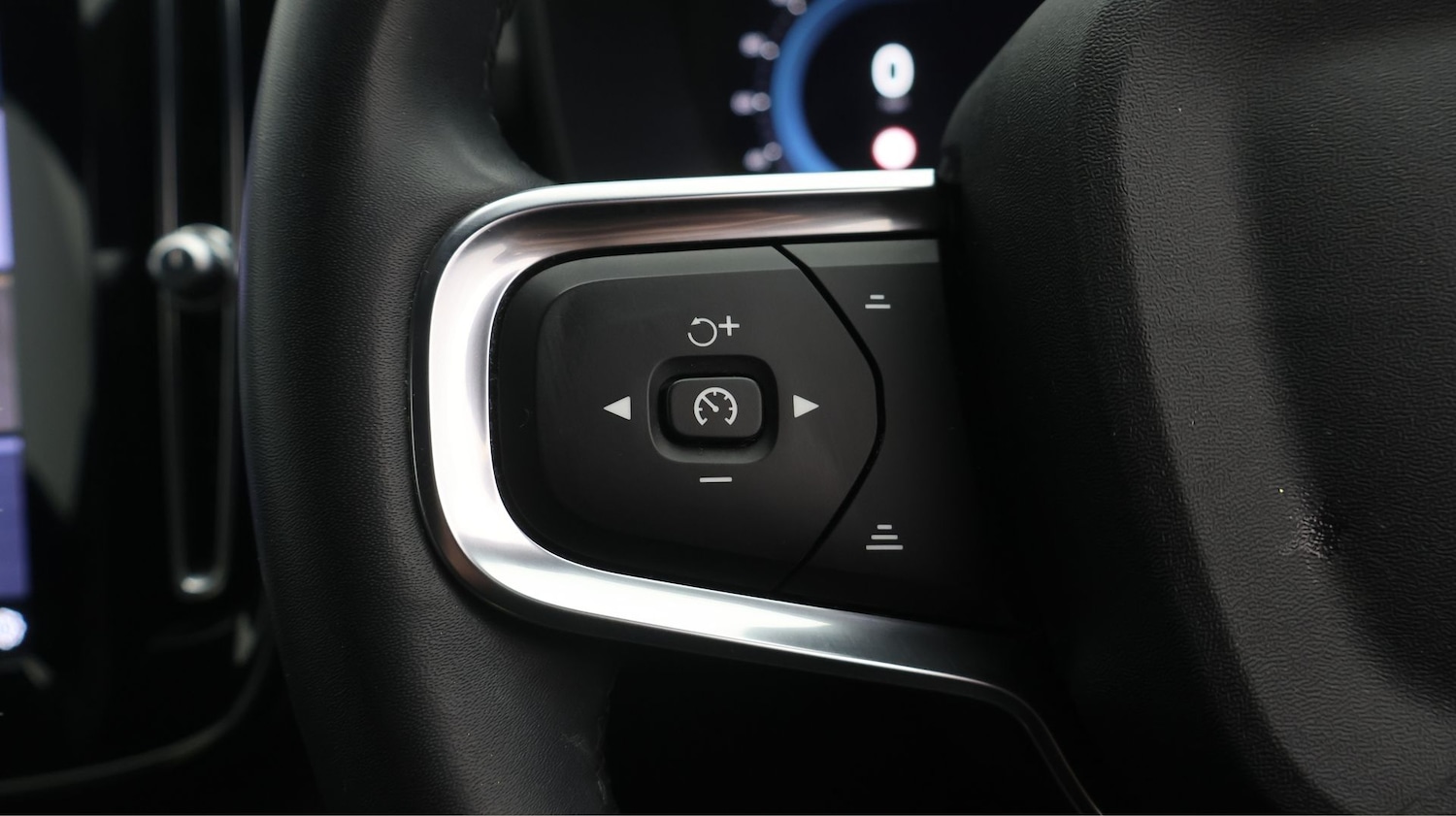 Used Volvo XC40 2023 for sale - 77181541: Photo 22