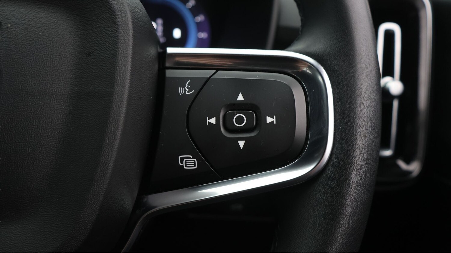 Used Volvo XC40 2023 for sale - 77181541: Photo 23