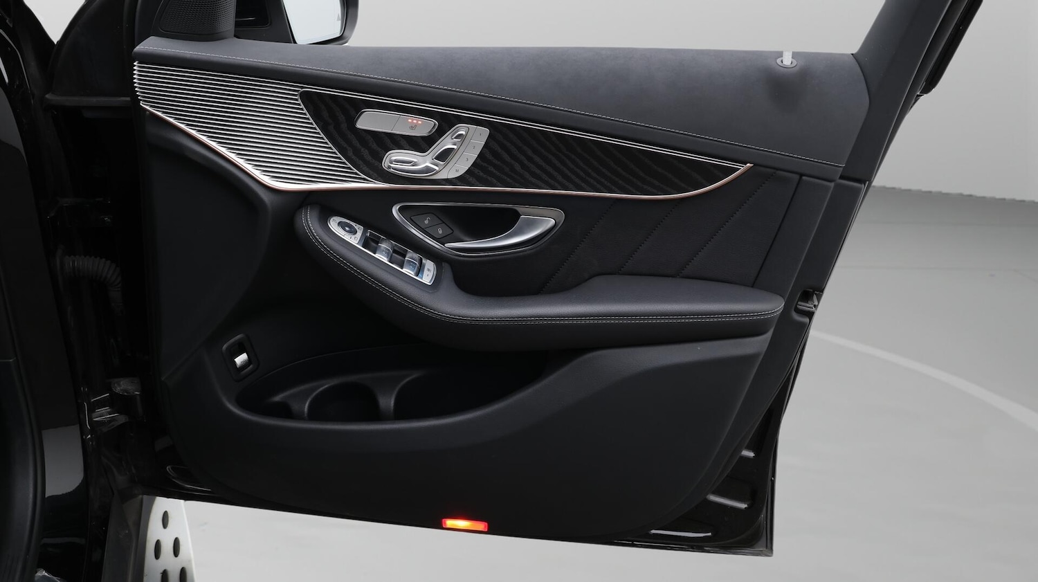 Used Mercedes-Benz EQC 2023 for sale - 76702219: Photo 16