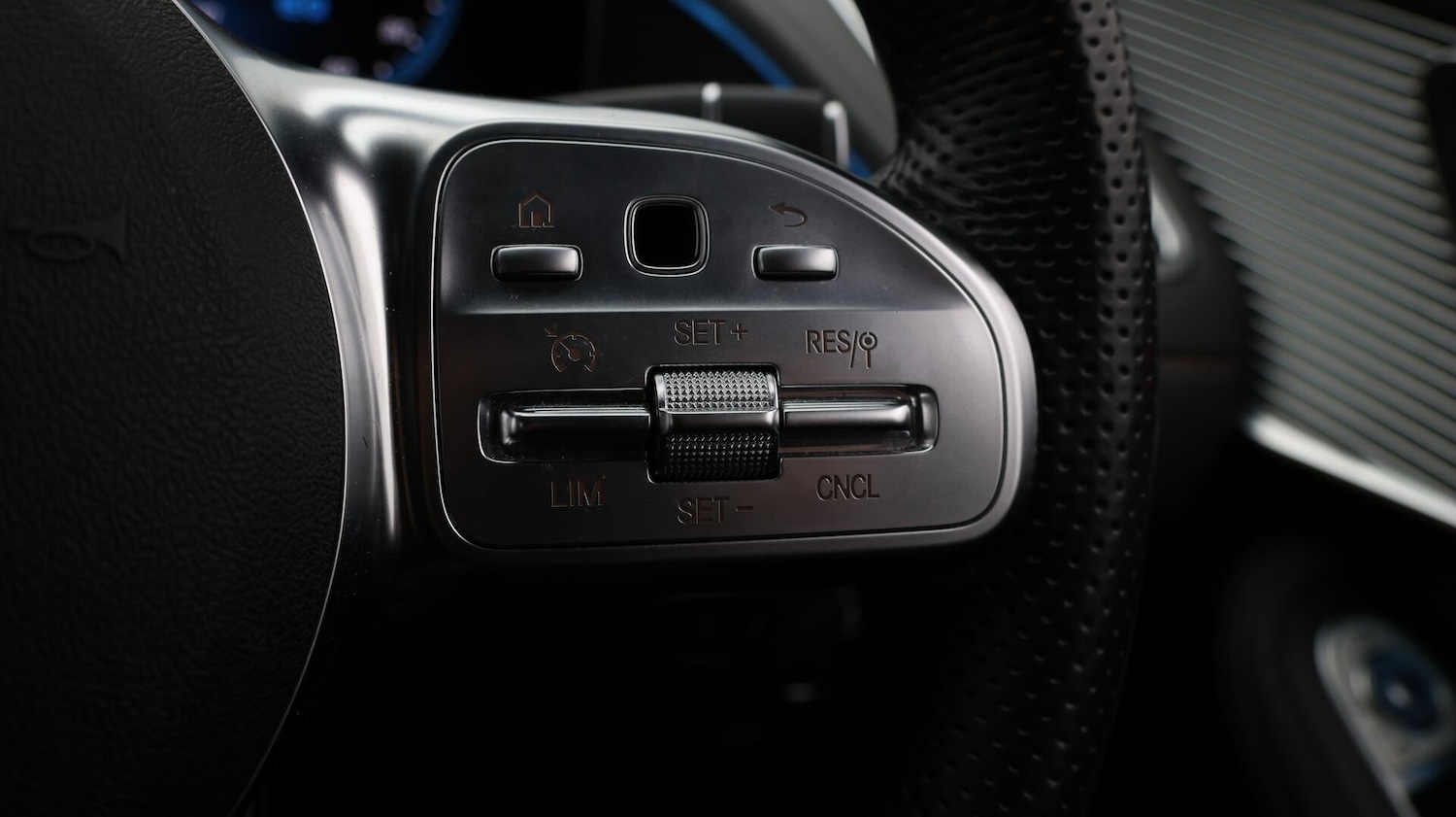 Used Mercedes-Benz EQC 2023 for sale - 76702219: Photo 27