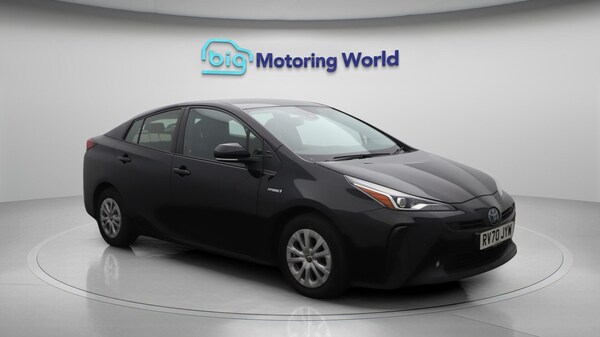 Used Toyota Prius 2020 for sale - 76199859: Photo 2