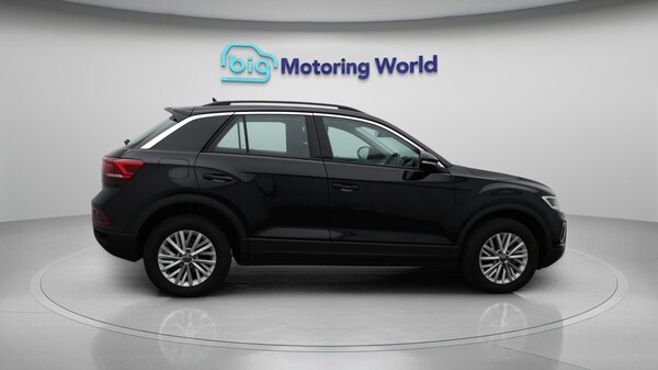 Used Volkswagen T-Roc 2024 for sale - 76295025: Photo 9