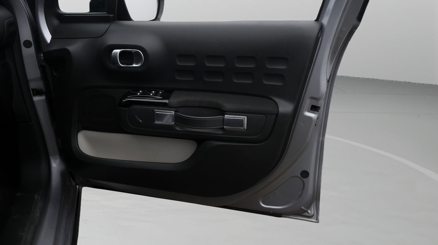 Used Citroen C3 2023 for sale - 77652428: Photo 15