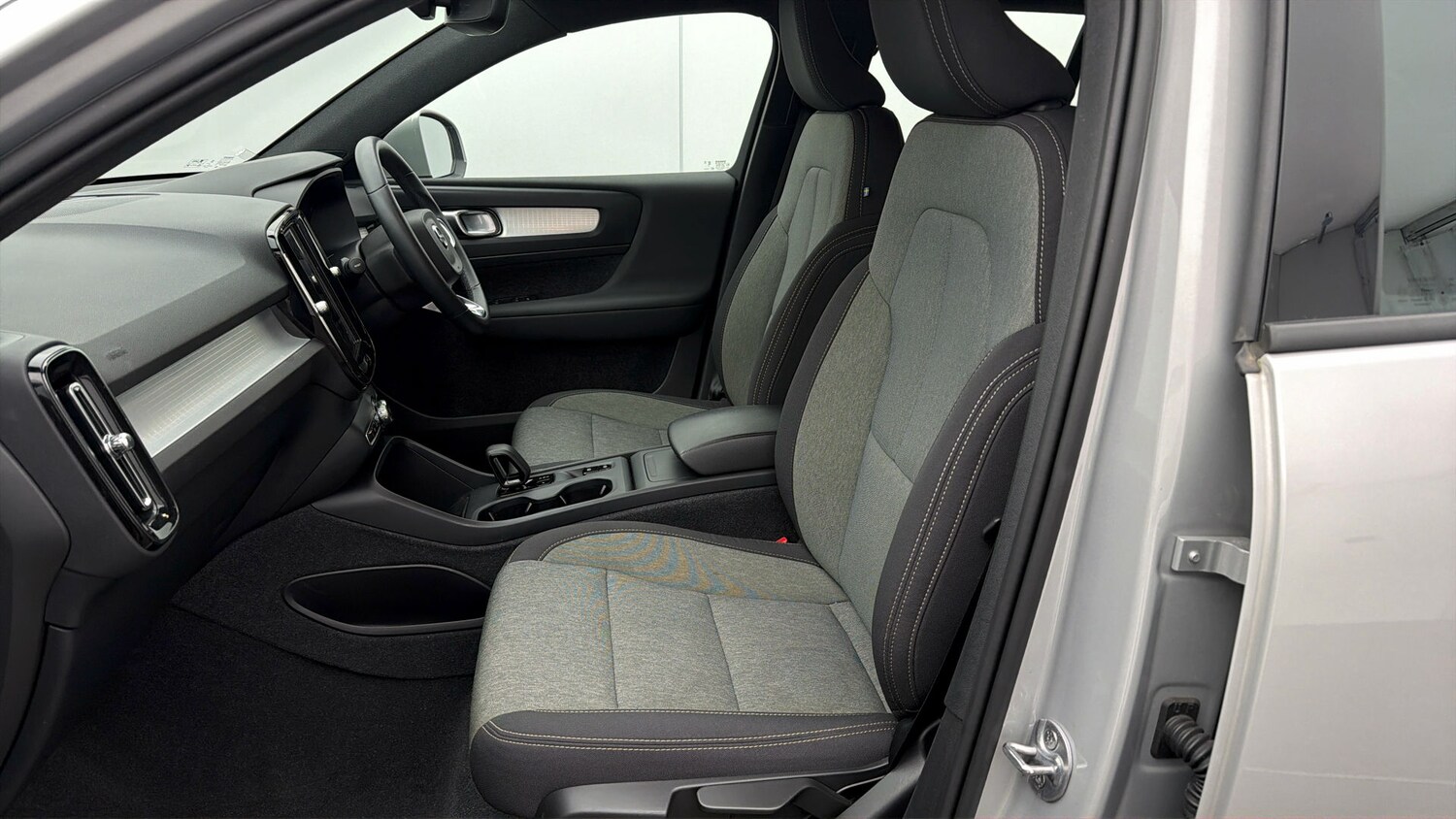 Used Volvo XC40 2023 for sale - 78090606: Photo 13