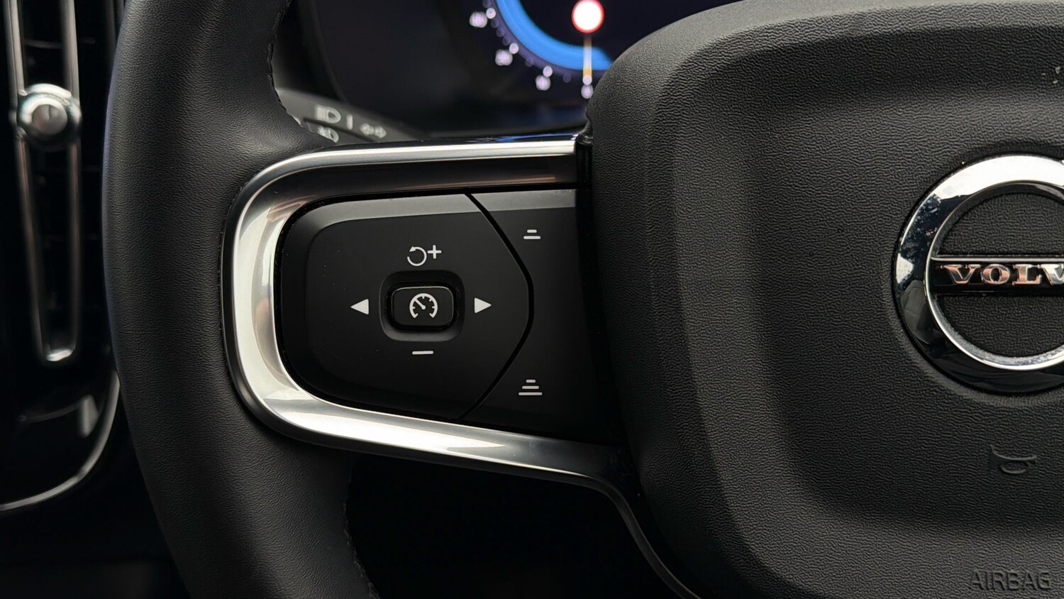 Used Volvo XC40 2023 for sale - 78090606: Photo 22