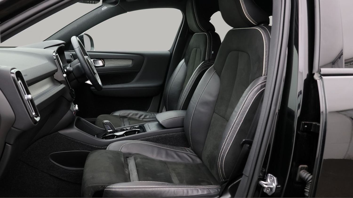 Used Volvo XC40 2021 for sale - 77530501: Photo 14