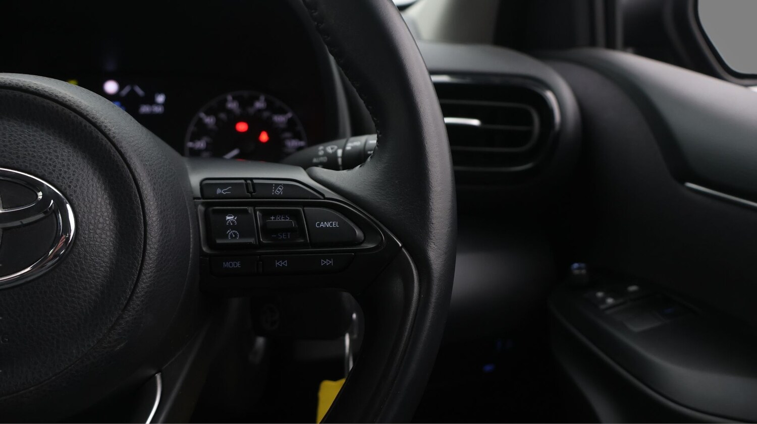 Used Toyota Yaris 2022 for sale - 77540582: Photo 25