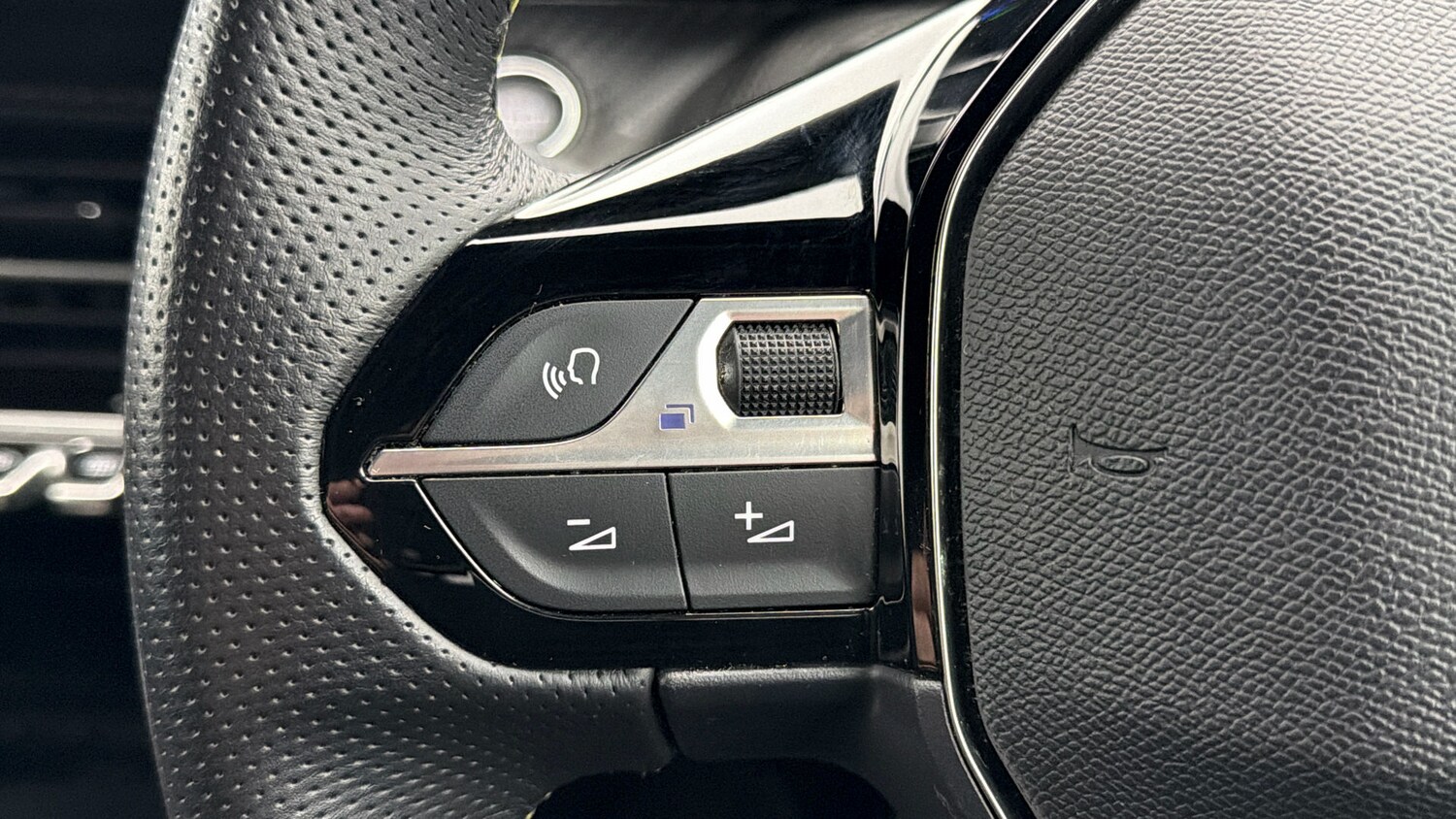 Used Peugeot E-2008 for sale - 78106597: Photo 23