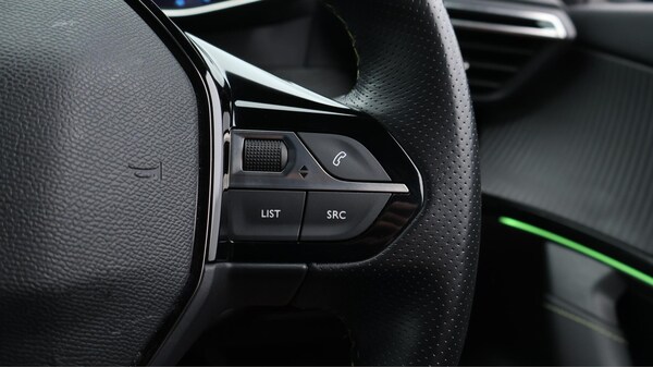 Used Peugeot E-2008 2021 for sale - 75670385: Photo 28