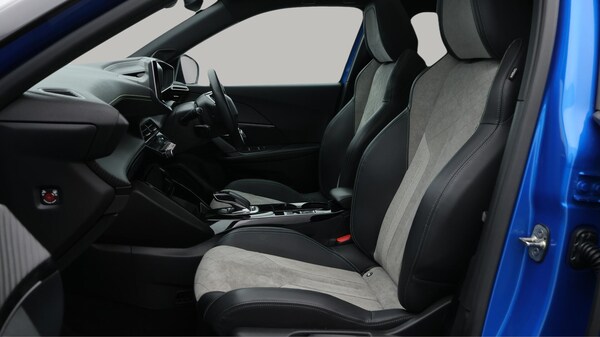 Used Peugeot E-2008 2021 for sale - 76318084: Photo 15
