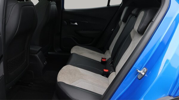 Used Peugeot E-2008 2021 for sale - 76318084: Photo 17