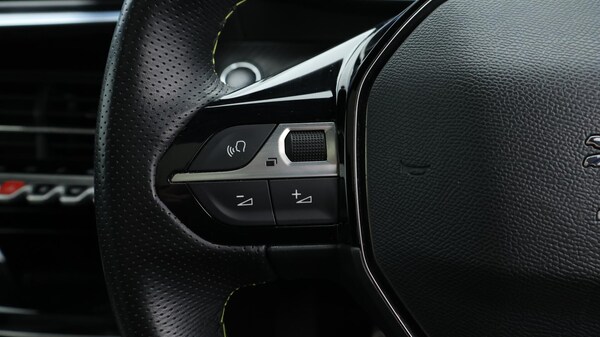 Used Peugeot E-2008 2021 for sale - 76318084: Photo 28
