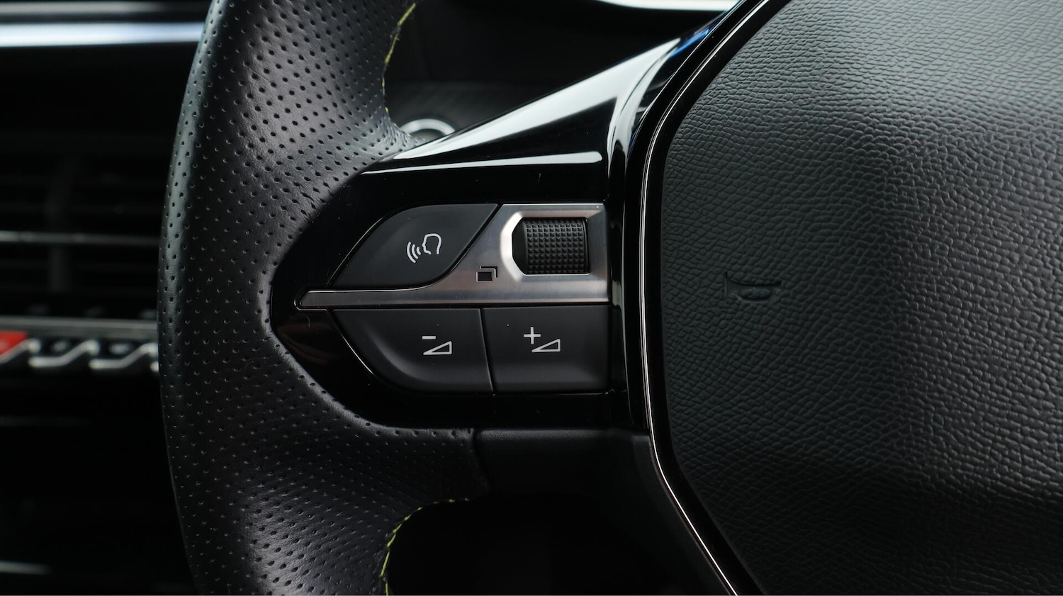 Used Peugeot E-2008 2021 for sale - 76398715: Photo 26