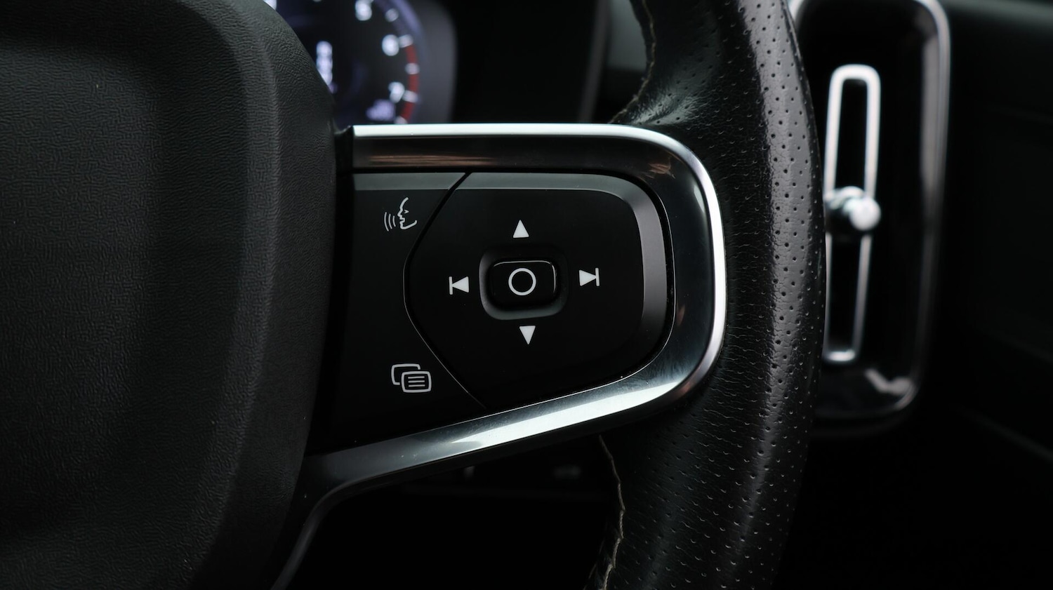 Used Volvo XC40 2020 for sale - 76388209: Photo 24