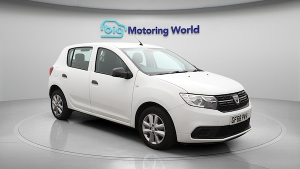 Used Dacia Sandero 2018 for sale - 76306159: Photo 2