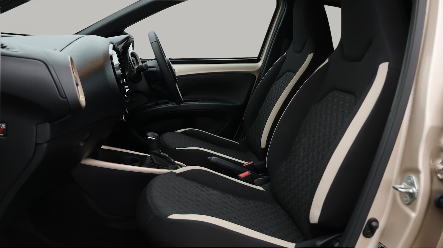 Used Toyota Aygo X 2023 for sale - 76485160: Photo 15