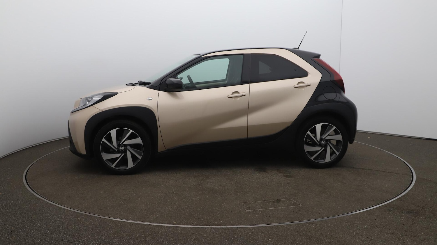 Used Toyota Aygo X 2023 for sale - 76485160: Photo 65