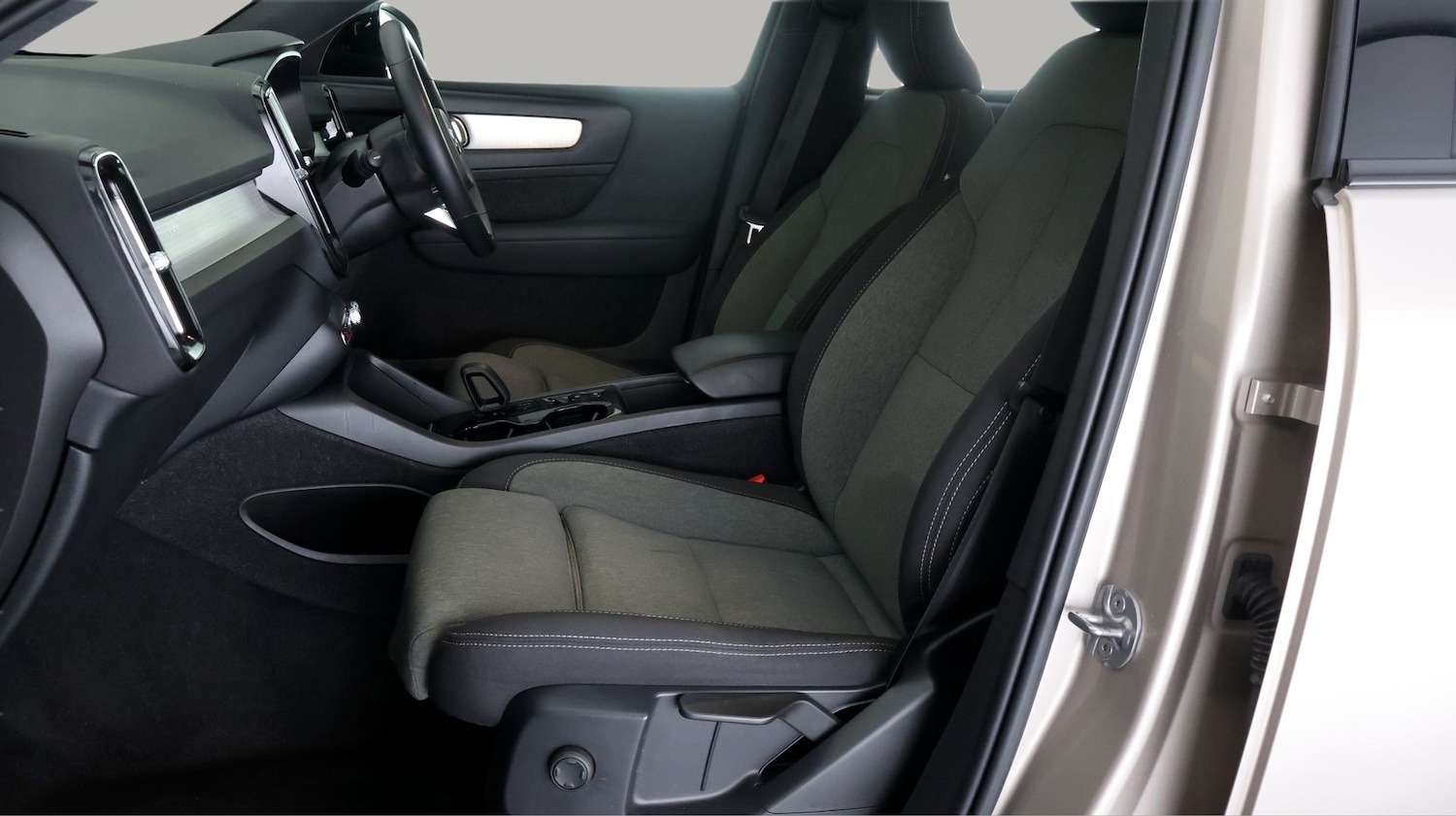 Used Volvo XC40 2023 for sale - 78131494: Photo 13