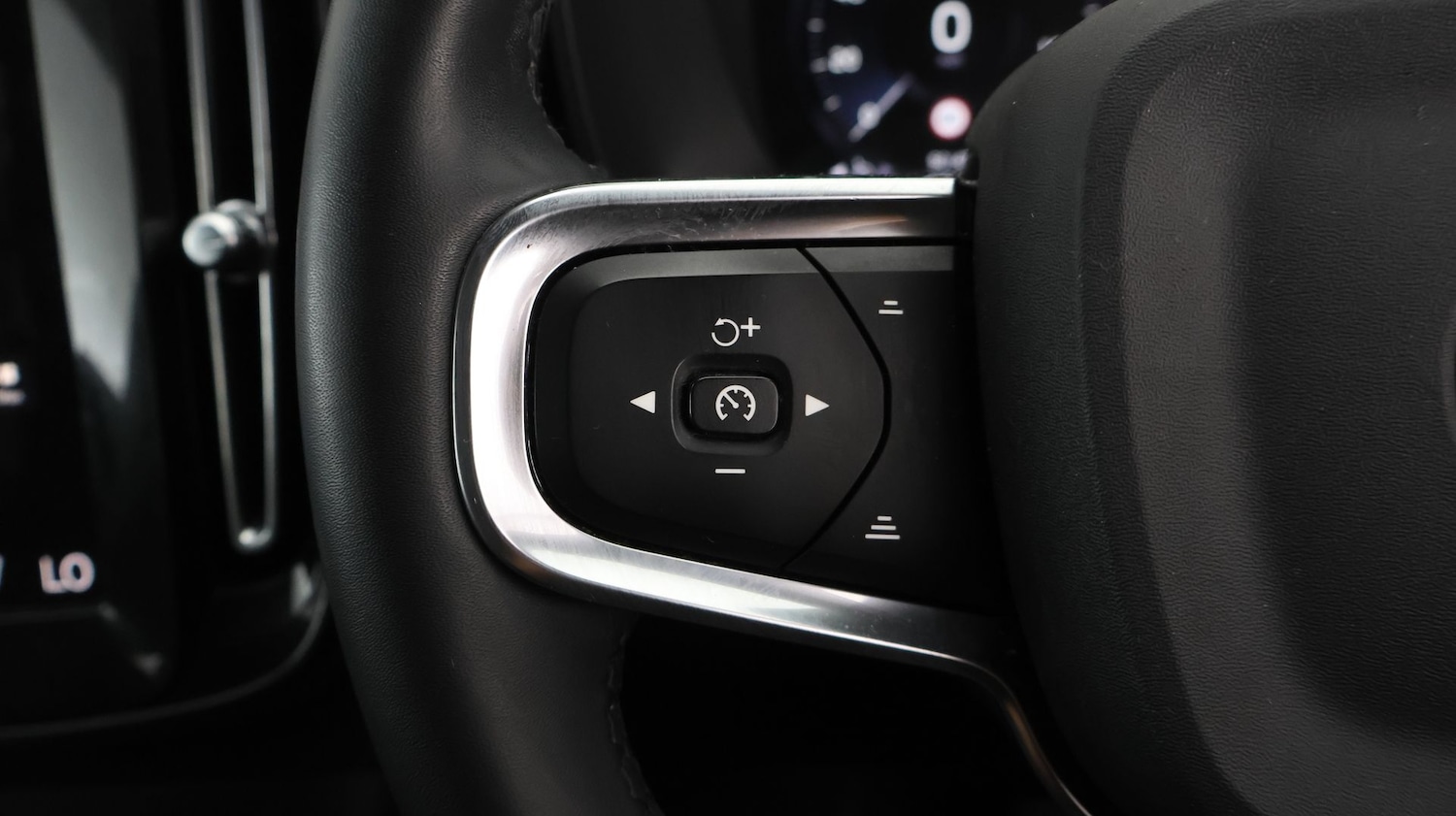 Used Volvo XC40 2023 for sale - 78131494: Photo 21