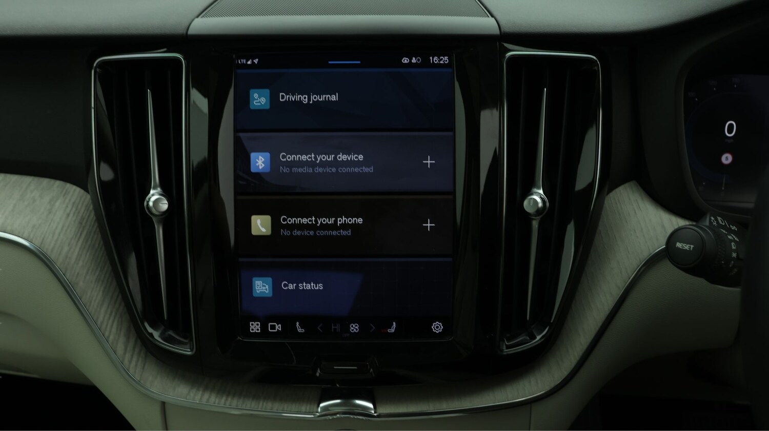 Used Volvo XC60 2023 for sale - 78162106: Photo 11