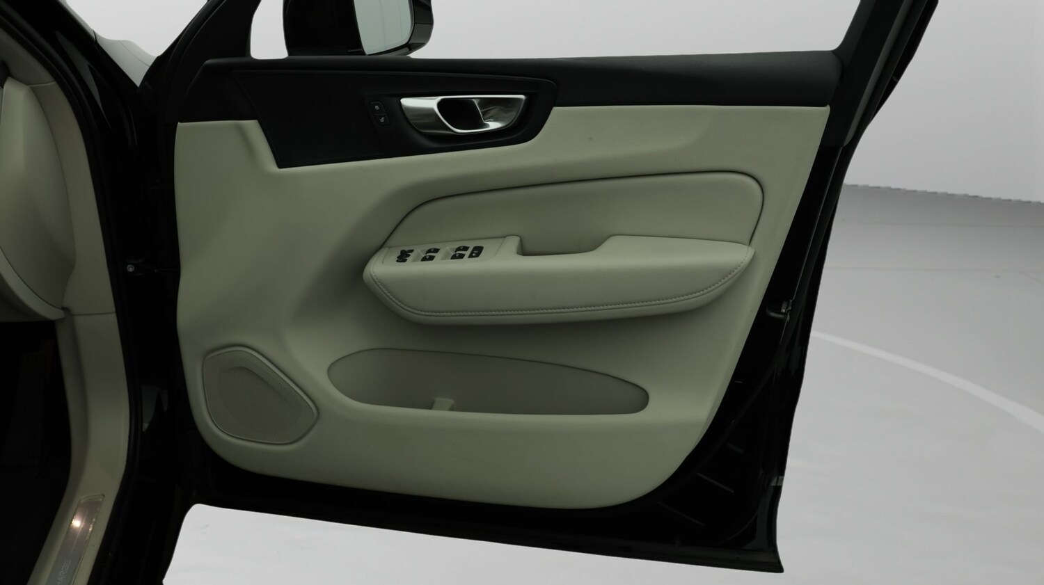 Used Volvo XC60 2023 for sale - 78162106: Photo 15