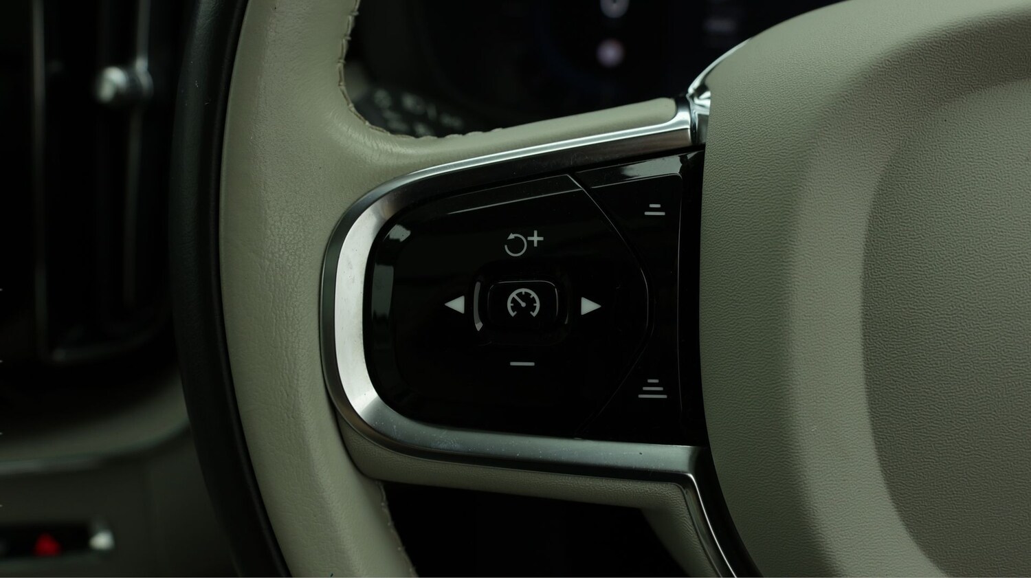 Used Volvo XC60 2023 for sale - 78162106: Photo 22